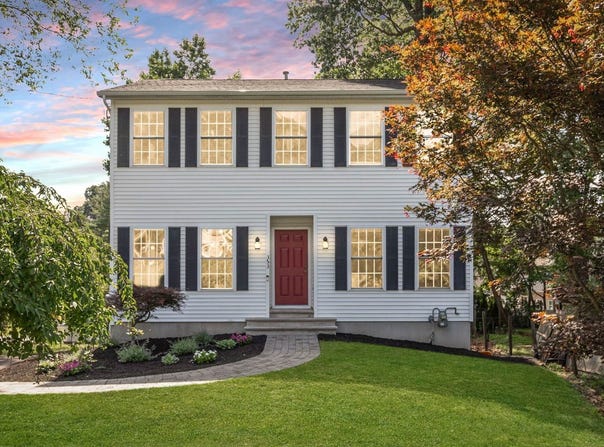 353 Top Ave, Green Brook, NJ 08812