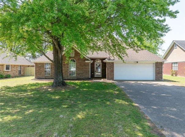 633 Meadowbrook  DR, Alma, AR 72921
