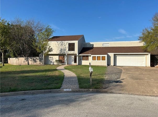 1205 King Arthur Circle, College Station, TX 77840