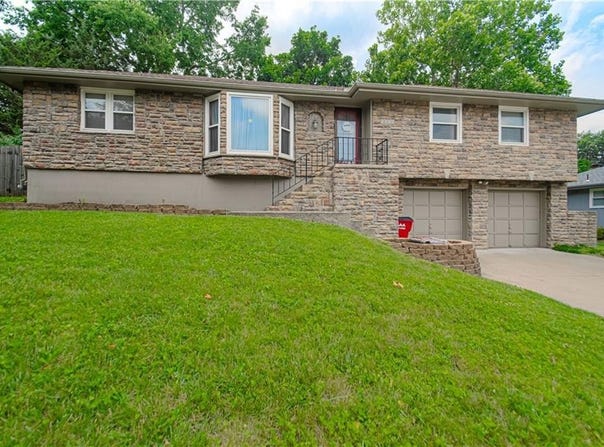 3008 S Cochise Drive, Independence, MO 64057