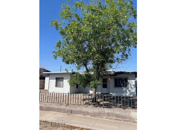 1325 Paxton Street, Las Cruces, NM 88001