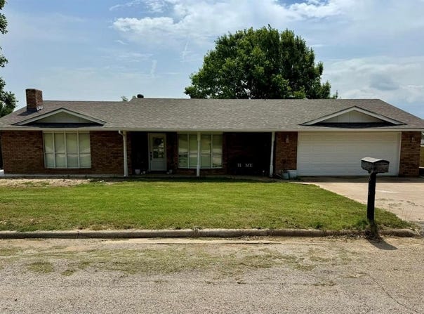 806 Oakhollow Road, Eastland, TX 76448