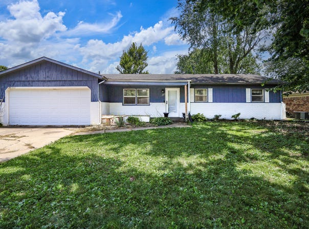 2815 Yellowwood Court, Columbus, IN 47203