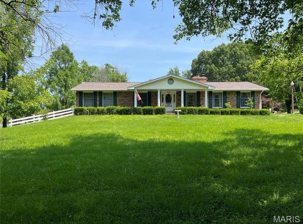 715 Silo Lane, Villa Ridge, MO 63089