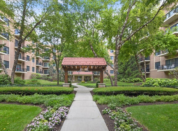5100 W 96th Street, Oak Lawn, IL 60453