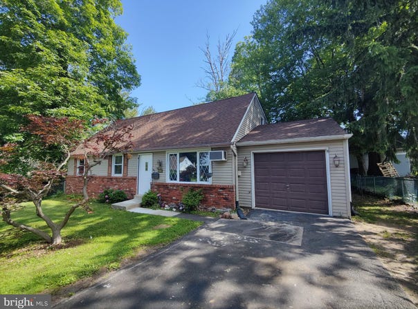 402 LARCHWOOD AVENUE, FEASTERVILLE TREVOSE, PA 19053