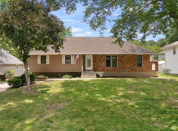 1008 SW 16th Street, Blue Springs, MO 64015
