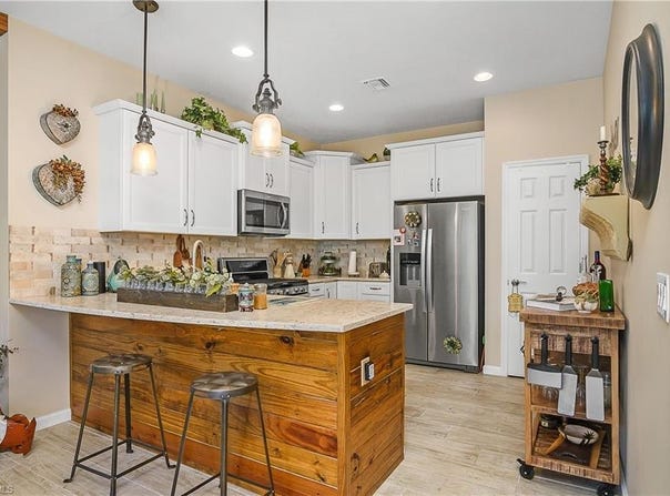 7642 Jacaranda, NAPLES, FL 34114