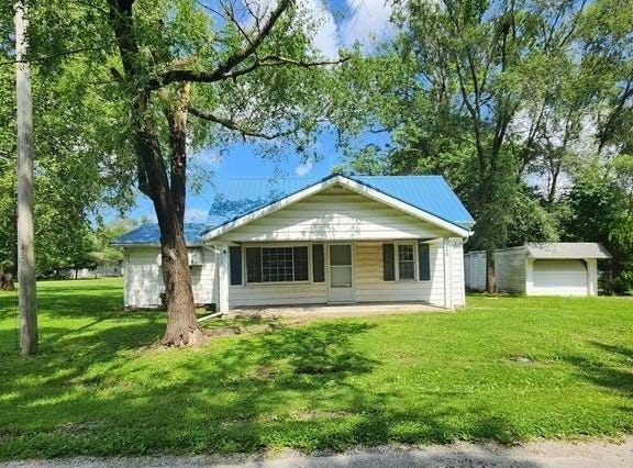 205 Church St, Willow Hill, IL 62480
