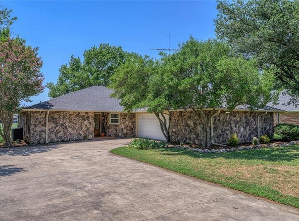 310 Navajo Trail, Gainesville, TX 76240