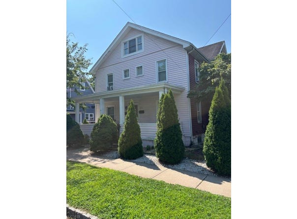 130 W High St, Bound Brook Boro, NJ 08805-1950