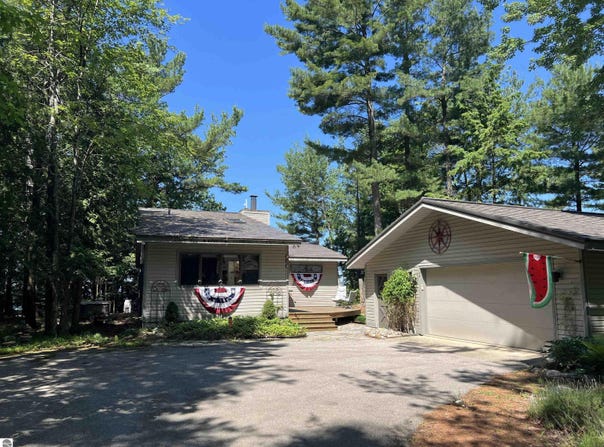 304 S Golden Beach Drive, Kewadin, MI 49648