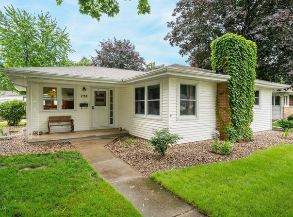 728 BUCHANAN Street, LITTLE CHUTE, WI 54140