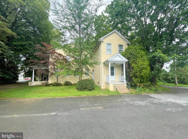 2419 LITITZ PIKE, LANCASTER, PA 17601