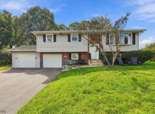 424 S 1St St, Lopatcong Twp., NJ 08865-1904
