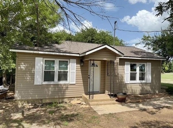 1921 Mckamie Road, McGregor, TX 76657