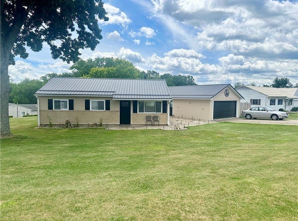 112 Rolling Hills Drive, Monaca, PA 15061