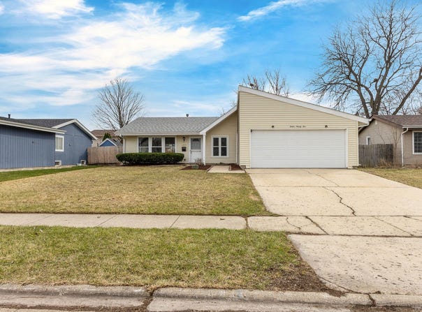 1295 Foxcroft Drive, Aurora, IL 60506