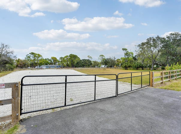 15743 99th Street N, West Palm Beach, FL 33412