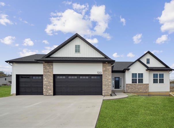 122 Goldcrest Court, Waterloo, IA 50701