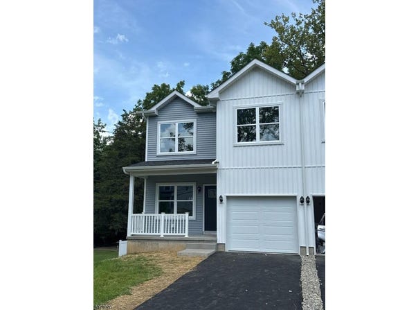 537 Liberty Blvd, Pohatcong Twp., NJ 08865-3807