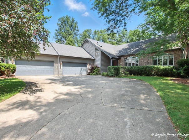 5904 Whiting Drive, McHenry, IL 60050