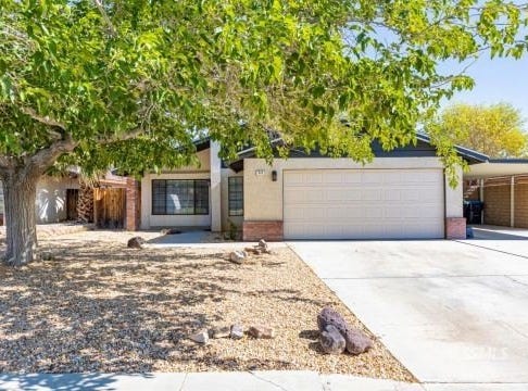 828 White Oak DR, Ridgecrest, CA 93555