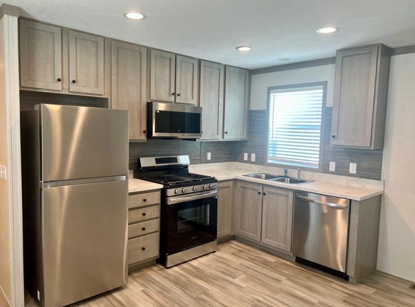 25272 Nuway Avenue, Warren, MI 48091