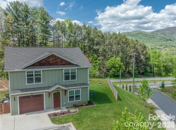 101 Towne Place, Clyde, NC 28721