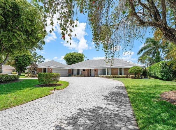 489 S Country Club Drive, Atlantis, FL 33462