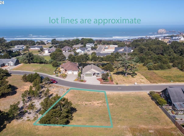 2732 Lincoln Ave SW, Bandon, OR 97411