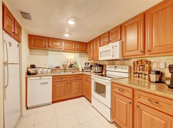 834 NW 91st Ter, Plantation, FL 33324