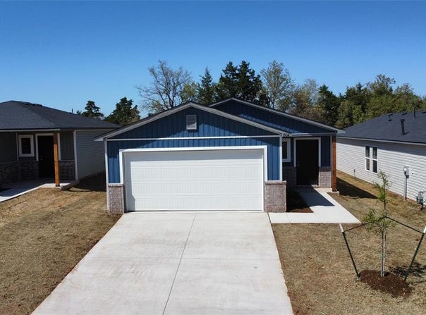 1304 Guthrie Farms Boulevard, Guthrie, OK 73044
