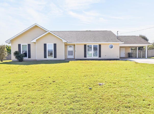 10 Honeysuckle Way, Fort Mitchell, AL 36856