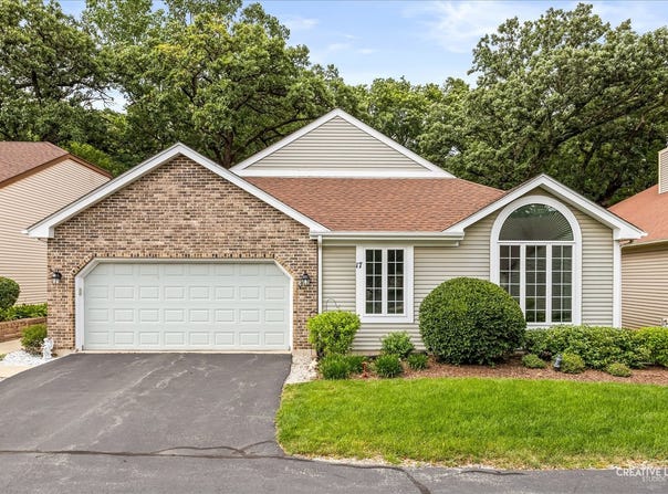 17 White Oak Lane, Elgin, IL 60123