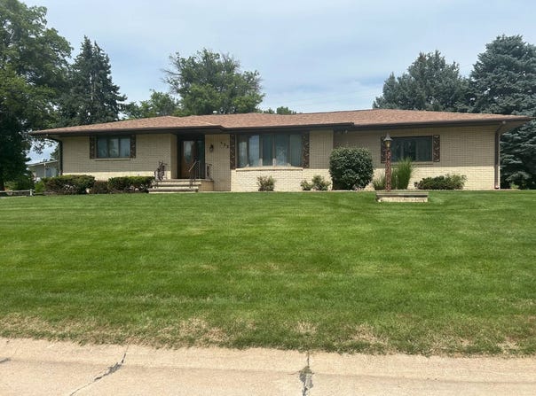532 Charles Road, Hebron, NE 68370