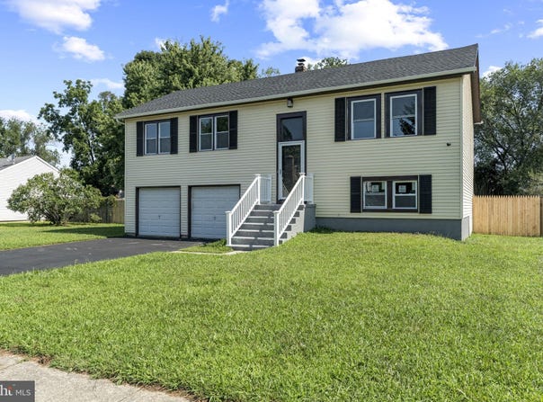 243 WINTERGREEN LANE, CARNEYS POINT, NJ 08069