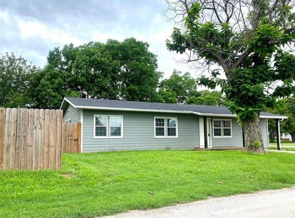 102 S Oak Street, Paradise, TX 76073