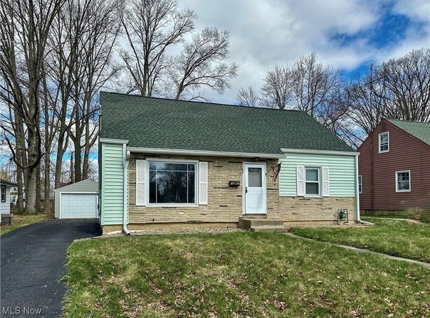 1563 Maplewood Street NE, Warren, OH 44483