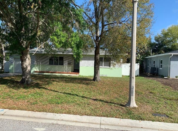 362 FOSTER Lane, BELLEAIR, FL 33756