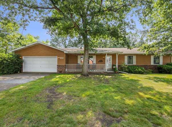 605 Cedar Street NW, DeMotte, IN 46310