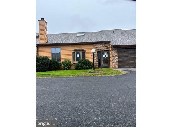 95 Westview Manor, York, PA 17408