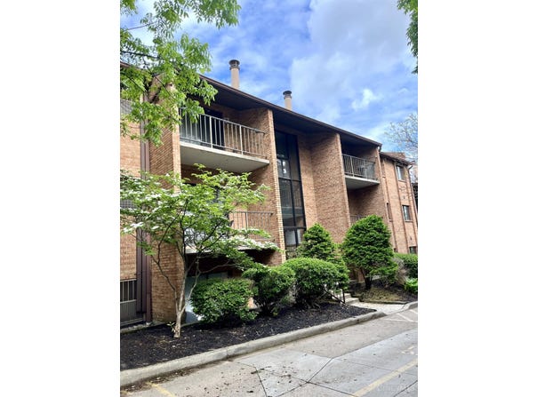 522 Riddle Road, Cincinnati, OH 45220