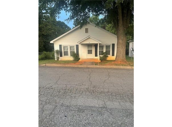 910 Dixie Street, Lexington, NC 27292