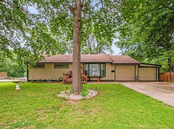 6004 S Claremont Avenue, Raytown, MO 64133