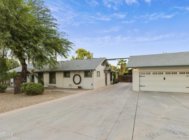 229 E TREMAINE Drive, Chandler, AZ 85225