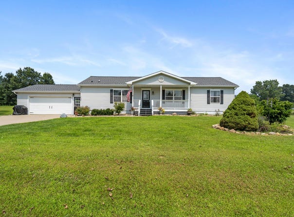 1132 Azalea Drive, Jackson, MI 49201