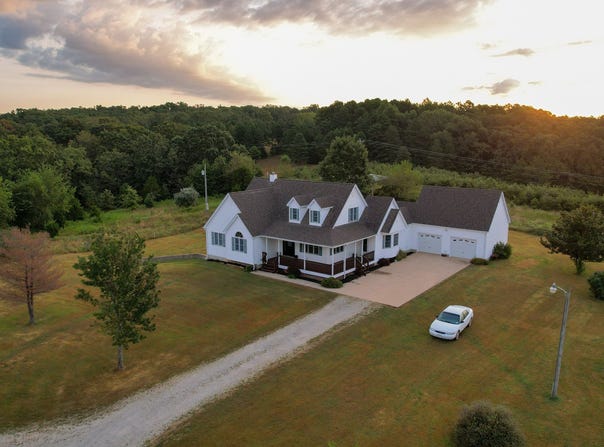1077 State Route DD, Willow Springs, MO 65793