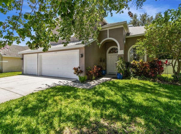 1120 BLUFFS CIRCLE, DUNEDIN, FL 34698