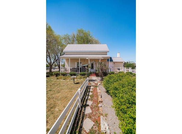407 W Main St, St. Anthony, ID 83445